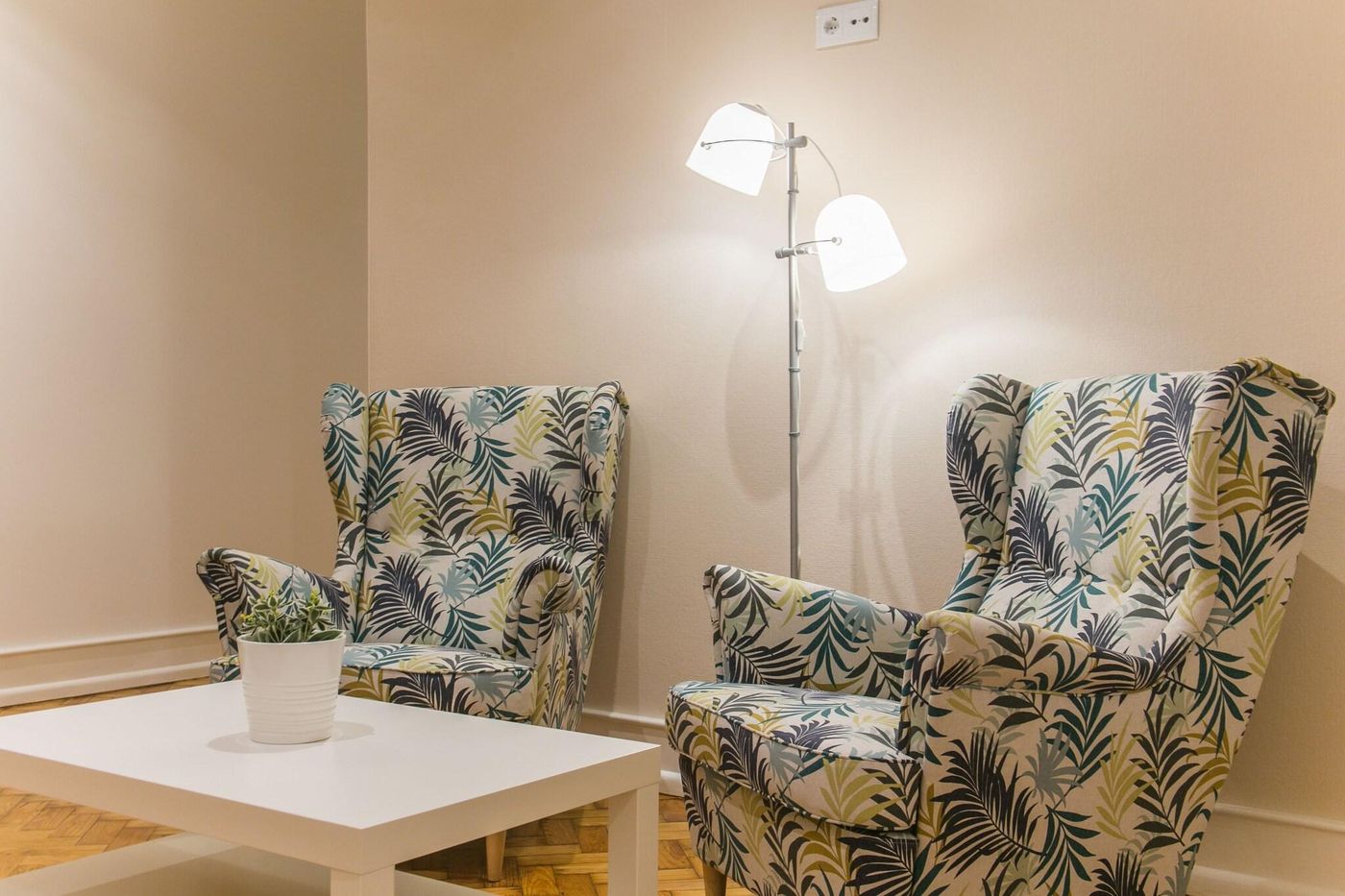 Home-Out-Rooms---Apartments-Room-18