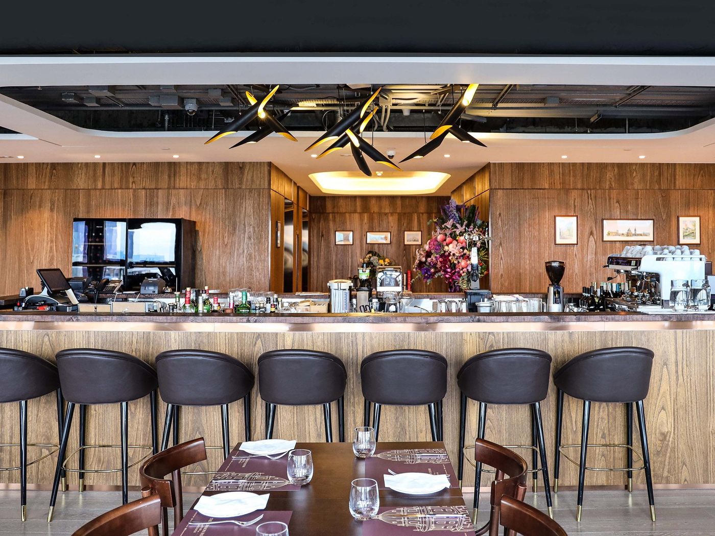 One-Eight-One-Hotel-Serviced-Residences-Restaurant-10