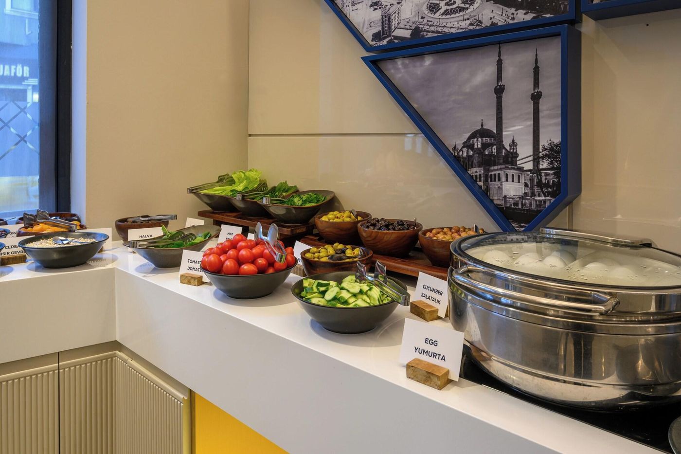 Four-Points-Express-by-Sheraton-Istanbul-Taksim-Restaurant-27