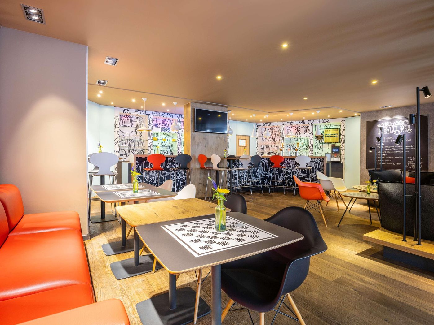 ibis-Brussels-City-Centre-Bar-15