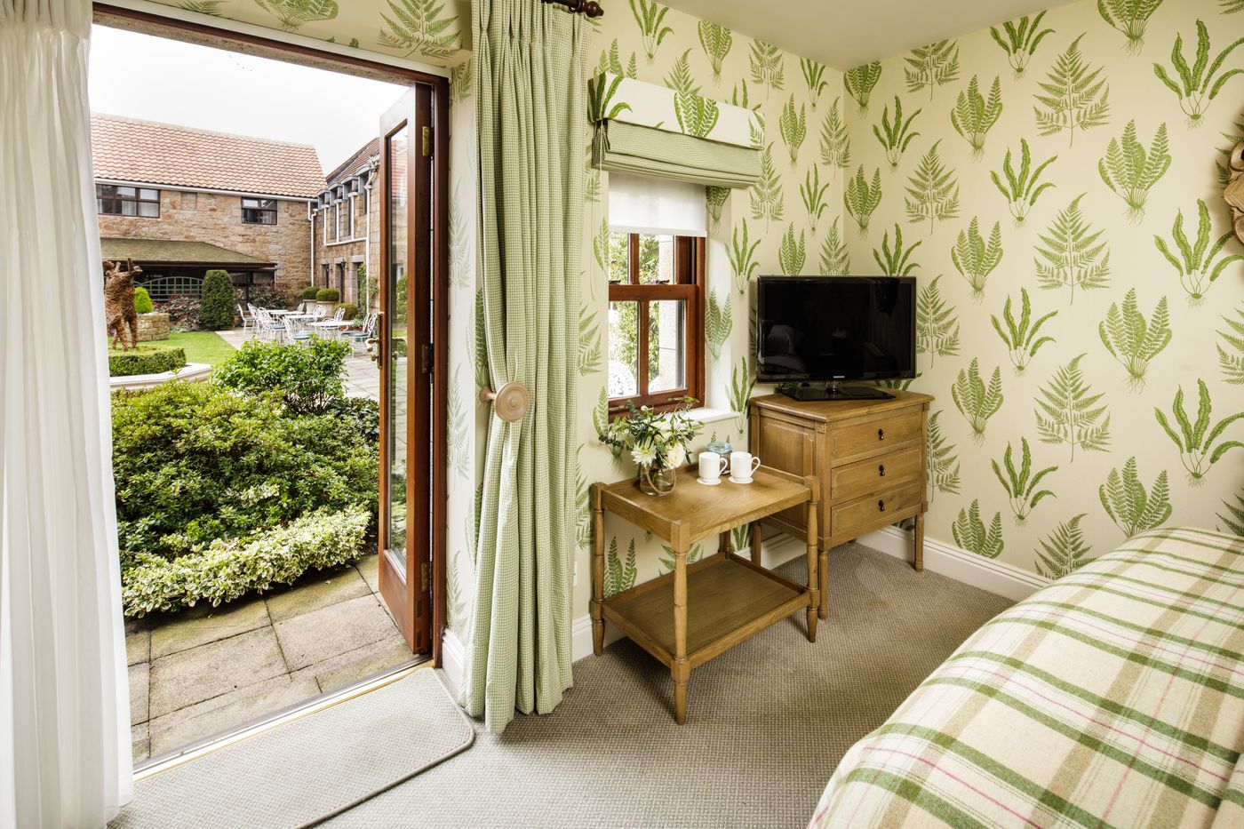 Greenhills-Country-Hotel-Room-9