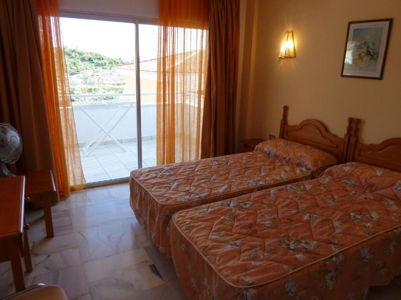 Florida-Park-Club-Room-9