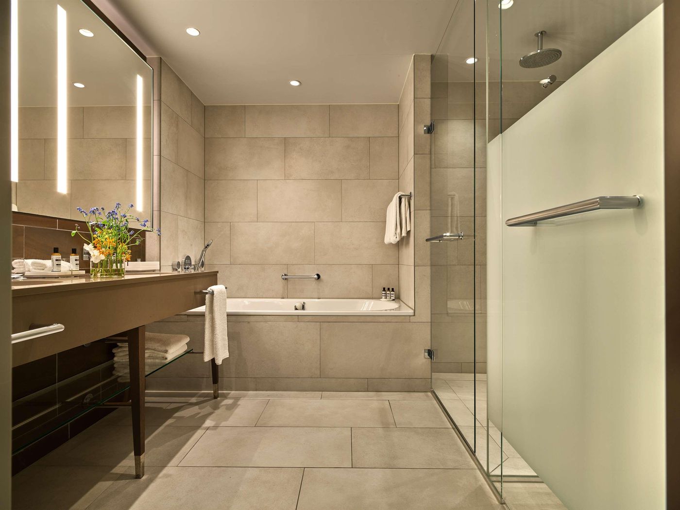 Hyatt-Regency-Amsterdam-Room-57
