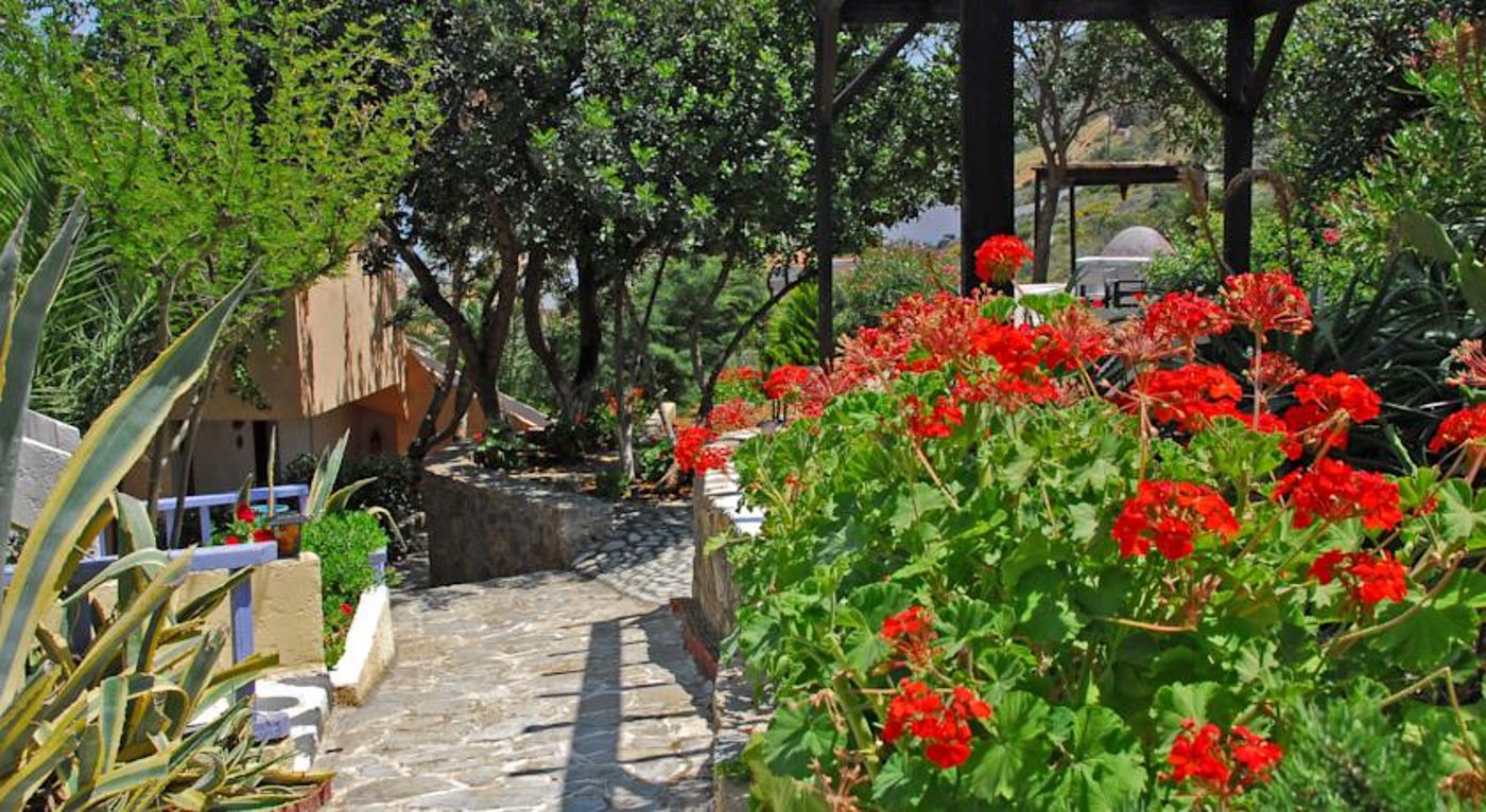 Korifi Suites Art Hotel