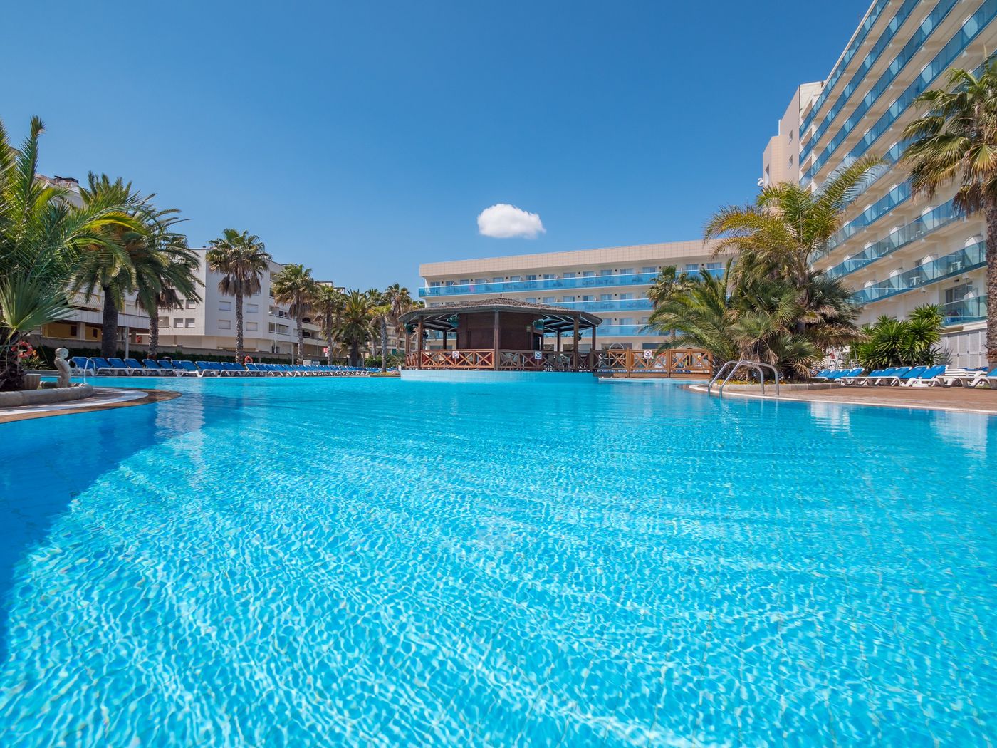 Golden Taurus Aquapark Resort