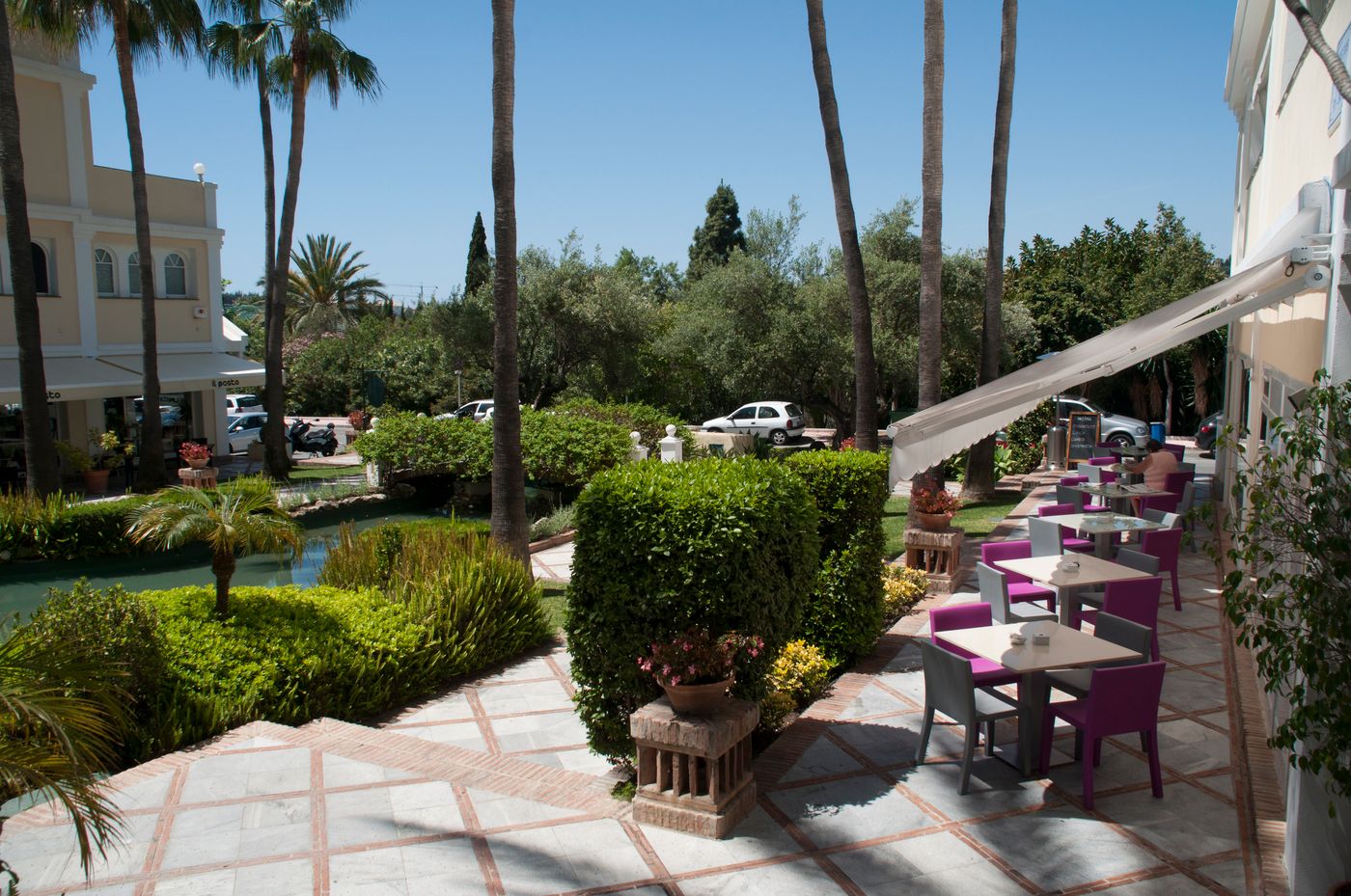 Aloha-Gardens-Bar-10