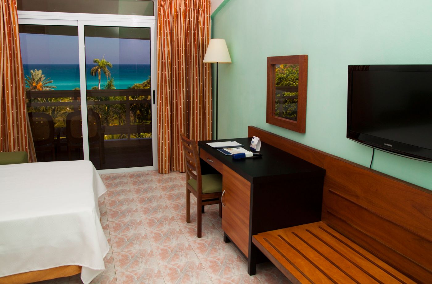 Occidental Arenas Blancas