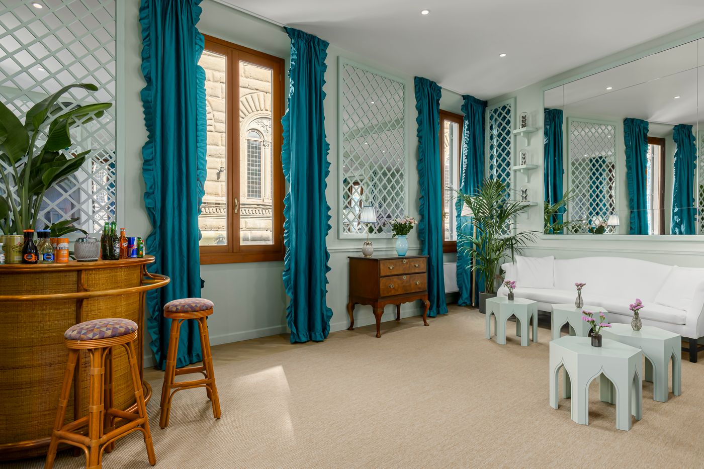 Room-Mate-Isabella-General-view-14