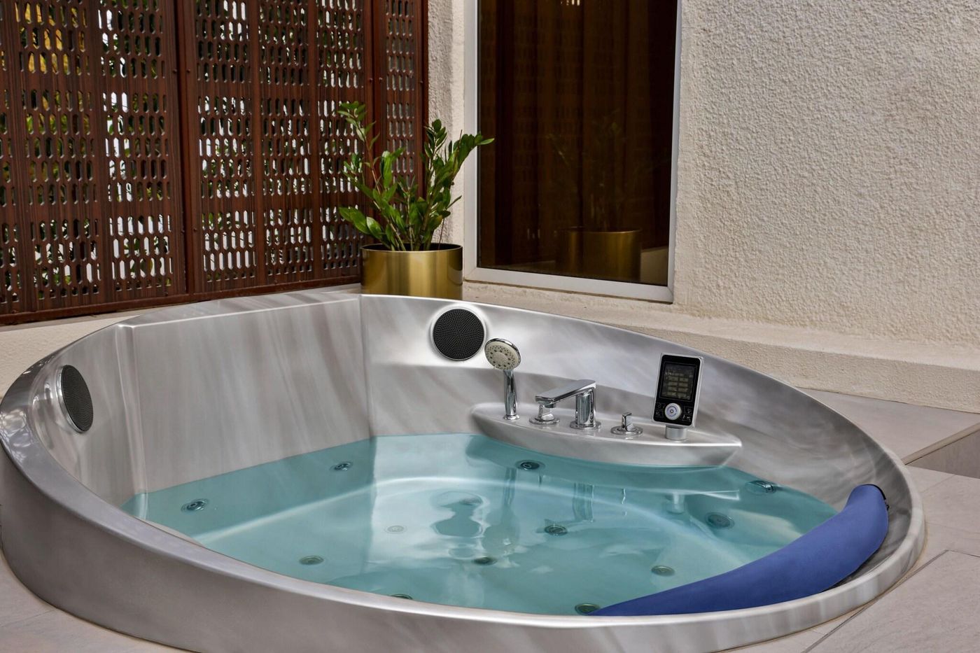 Le-Meridien-Dubai-Hotel---Conference-Centre-Room-100