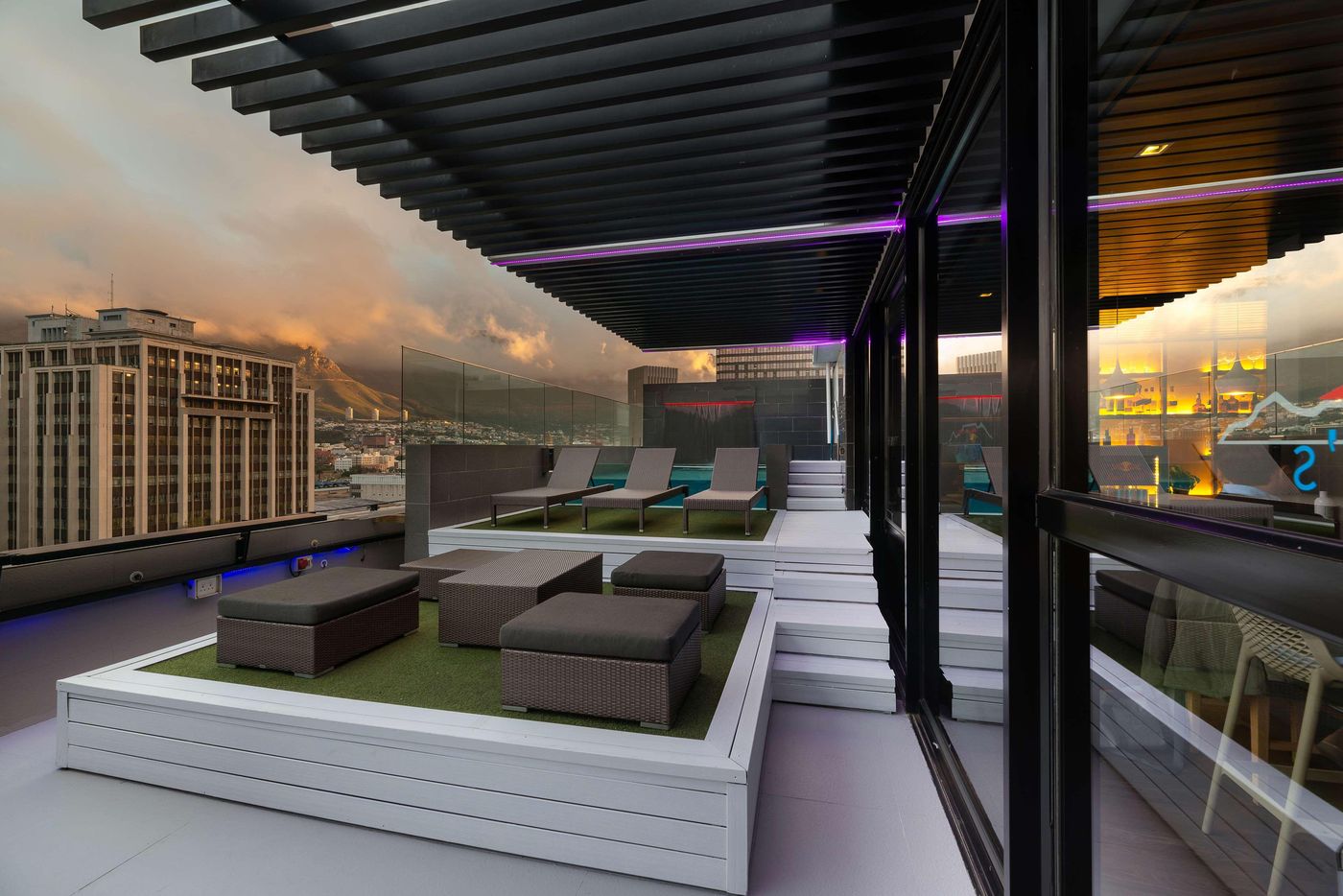 Park-Inn-by-Radisson-Cape-Town-Foreshore-Bar-60