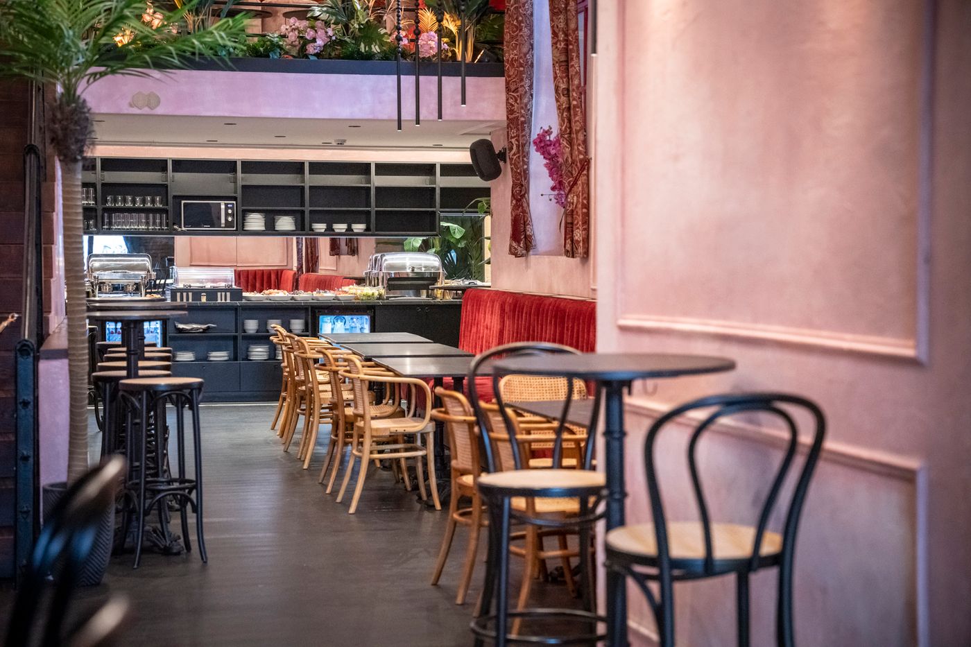 Hotel-Mika-Downtown-Restaurant-8