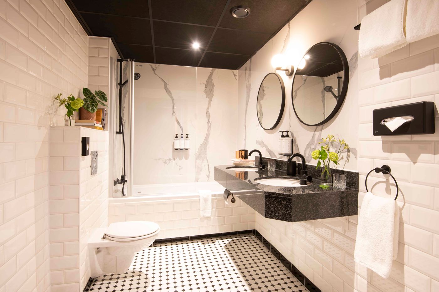 Jan-Luyken-Amsterdam-Room-24