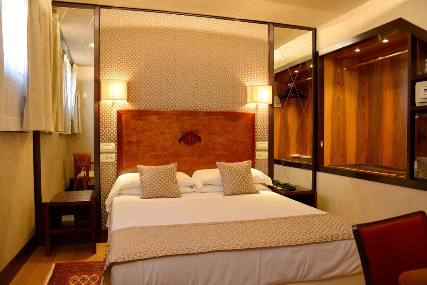 Saturnia---International-Room-36