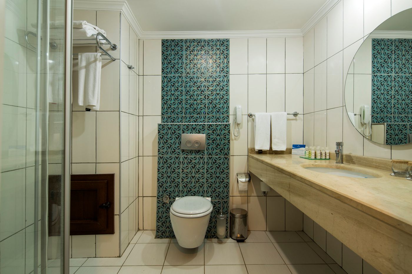 Green-Bay-Resort---Spa-Room-38