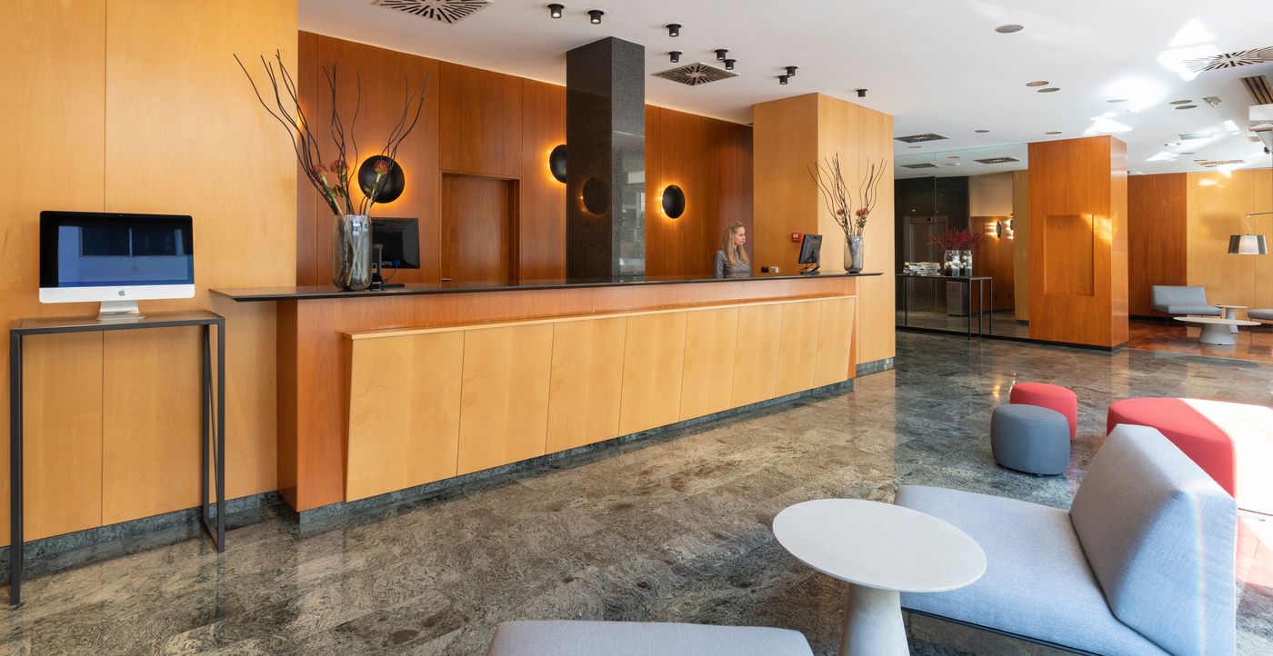 Berenguer-IV-Lobby-12