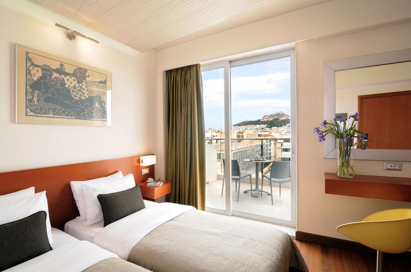 Dorian-Inn--Sure-Hotel-Collection-by-Best-Western-Room-1