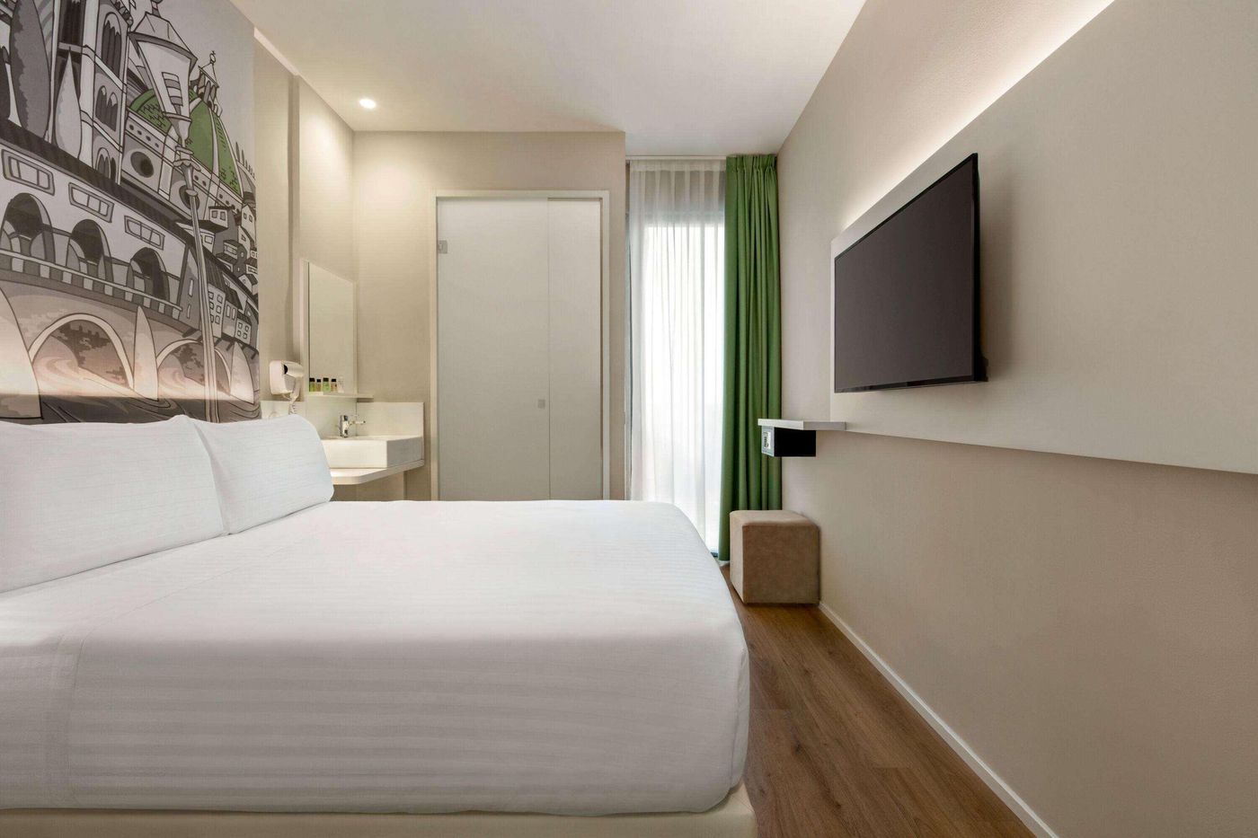 Wyndham-Garden-Florence-Room-16
