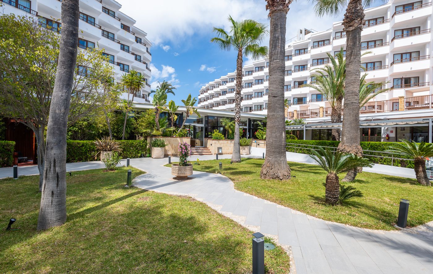 Leonardo-Royal-Hotel-Ibiza-Santa-Eulalia-Terrace-10