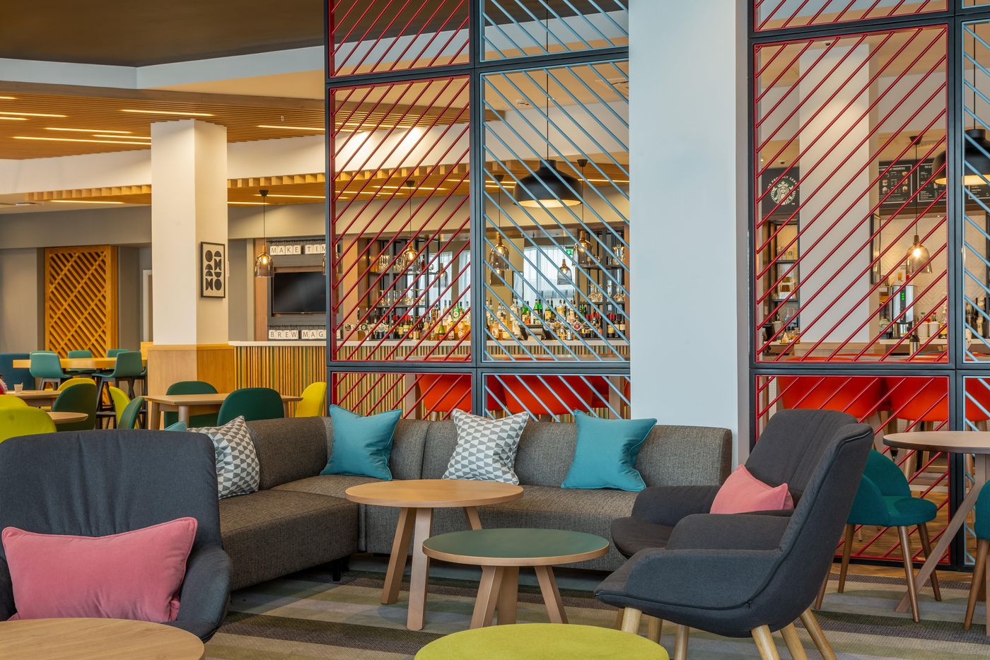 Holiday-Inn-Dublin-Airport-Bar-14