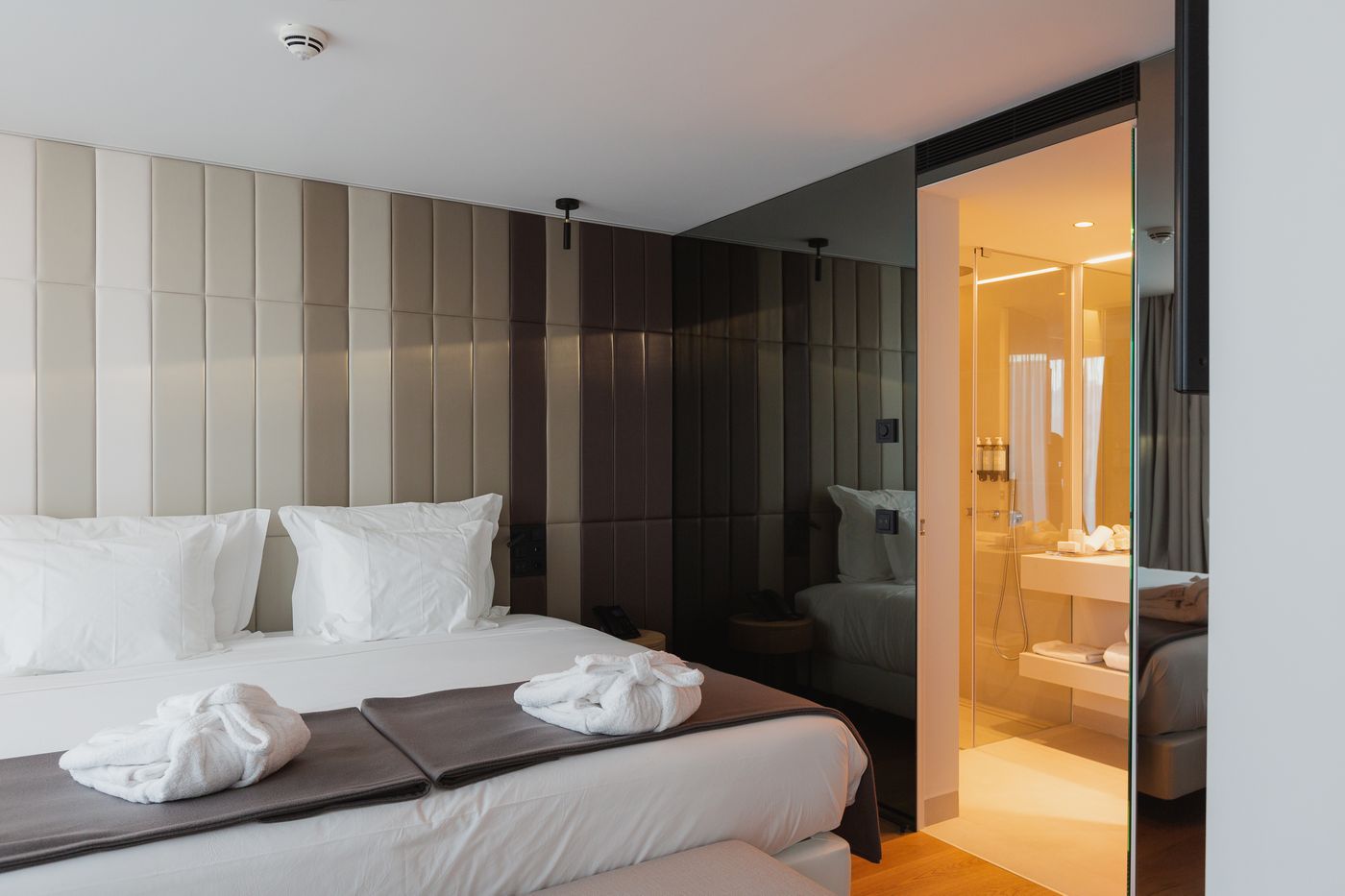 Lumen-Hotel-and-The-Lisbon-Light-Show-Room-20