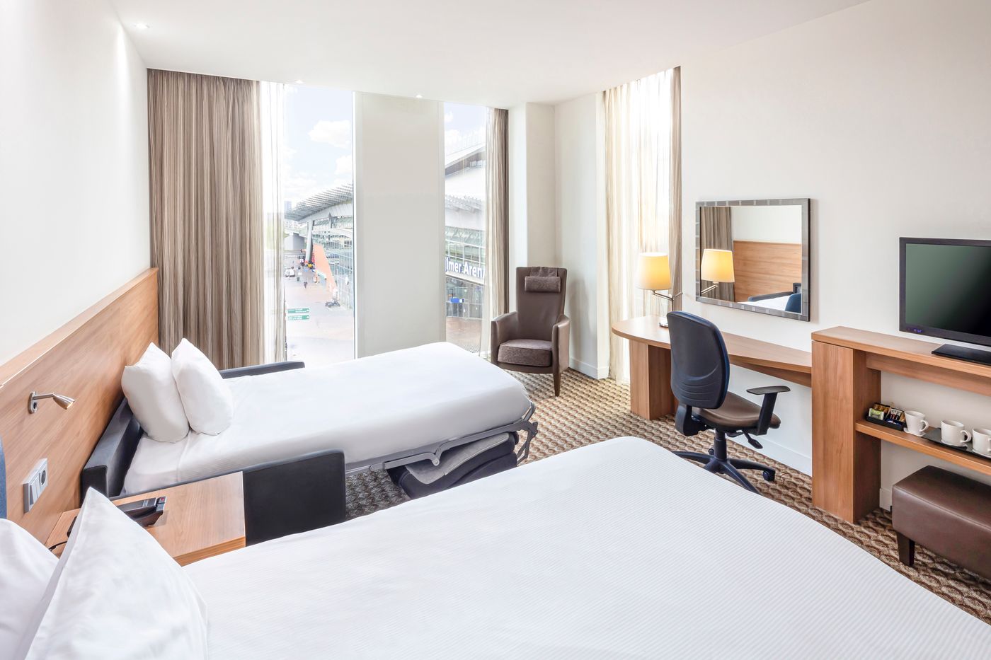 Hampton-by-Hilton-Amsterdam---Arena-Boulevard-Room-8