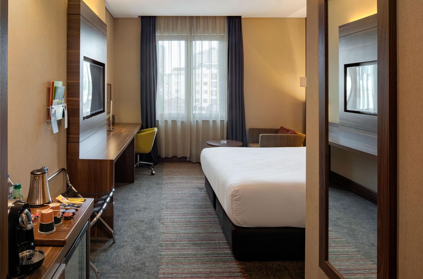 Holiday-Inn-Istanbul-Kadikoy-Room-9
