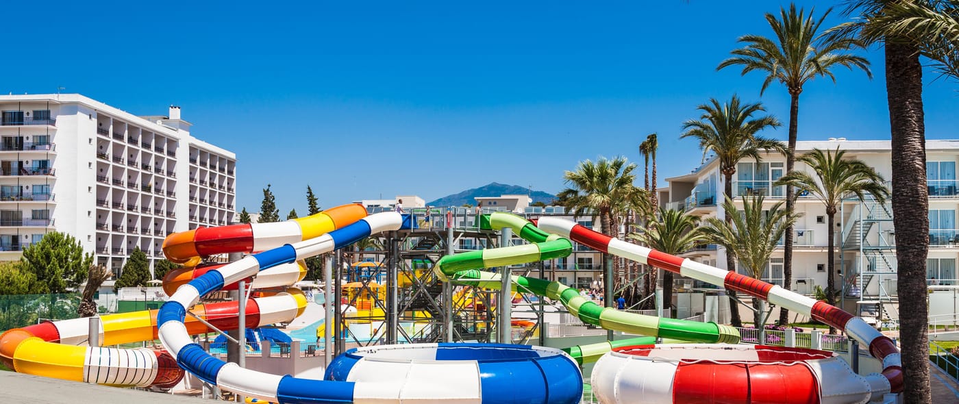 Globales-Playa-Estepona-Sports-and-Entertainment-1