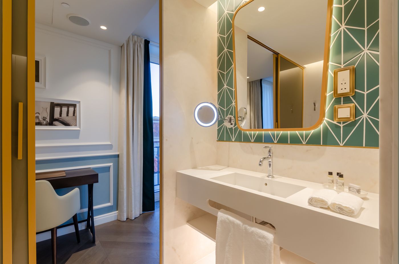 The-Emerald-House-Lisbon--Curio-Collection-by-Hilt-Room-61