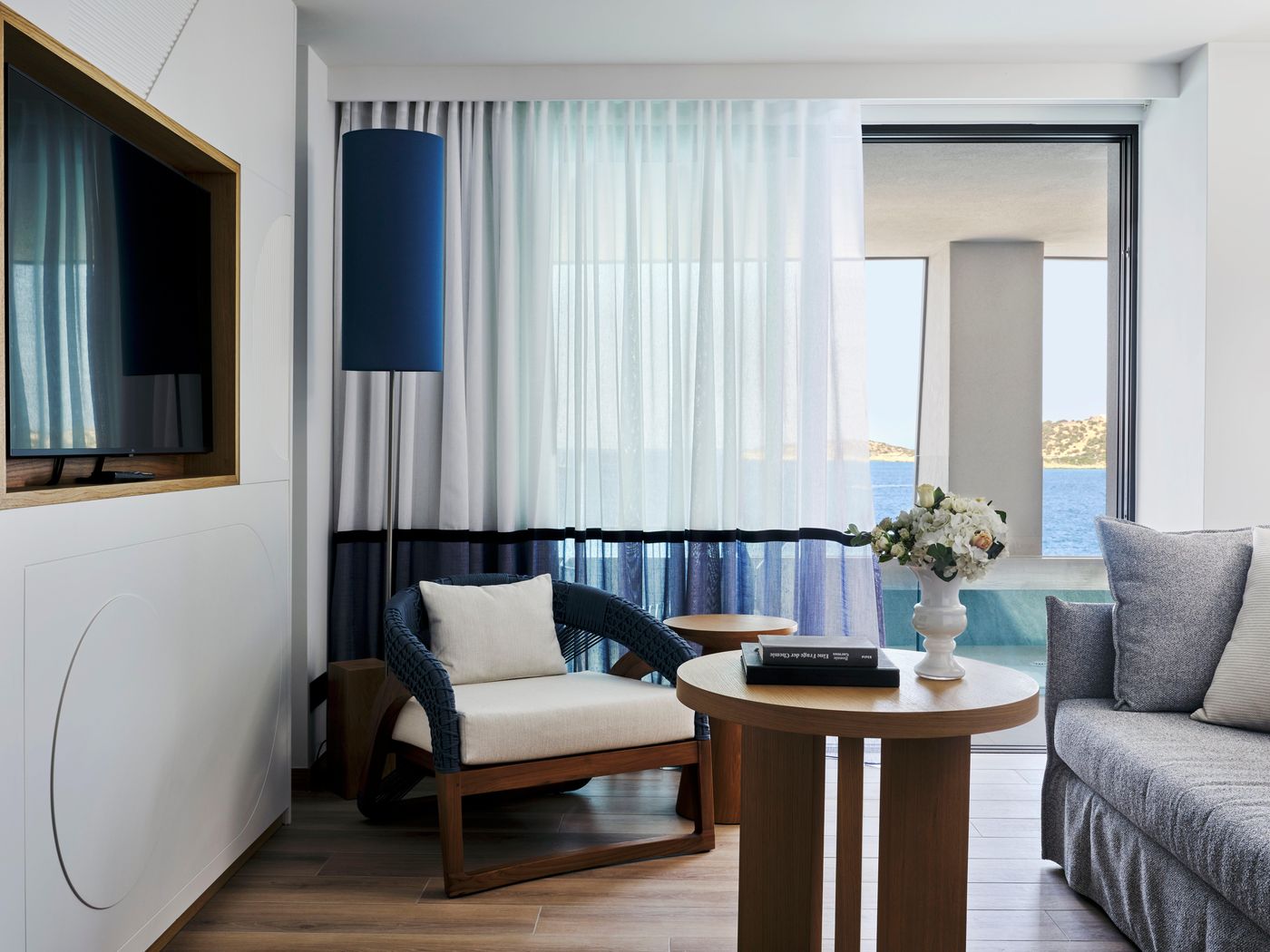 Avra-Collection-Hermes-Hotel-Room-32