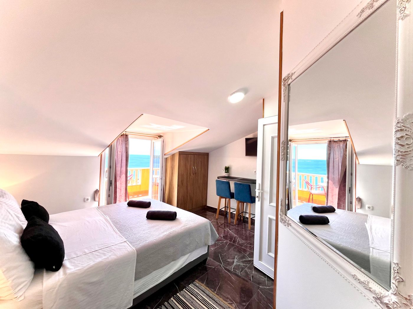 Villa-Sunset-Room-47