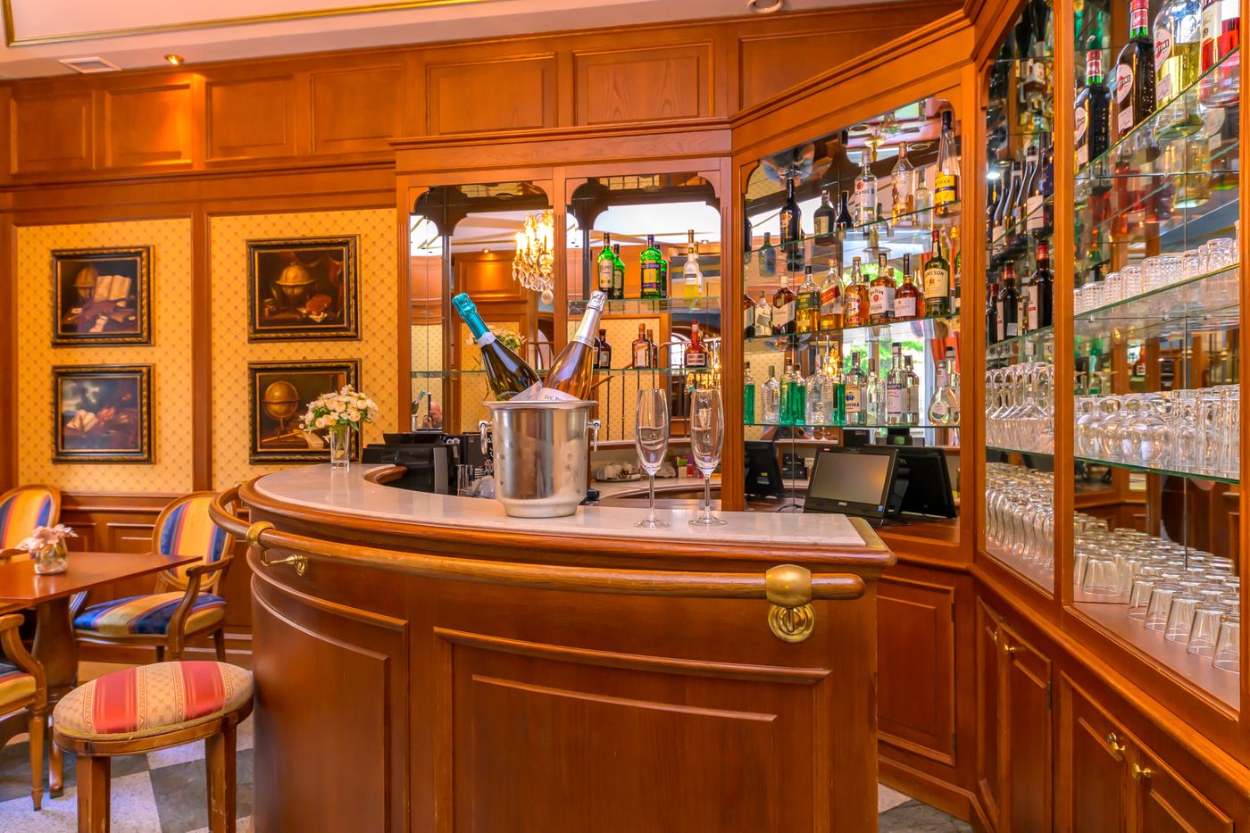 Hotel-Kinsky-Fountain-Bar-16