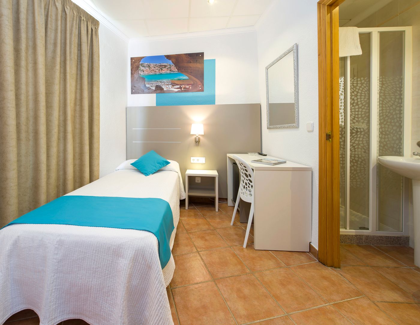 Hostal-Adelino-Room-15