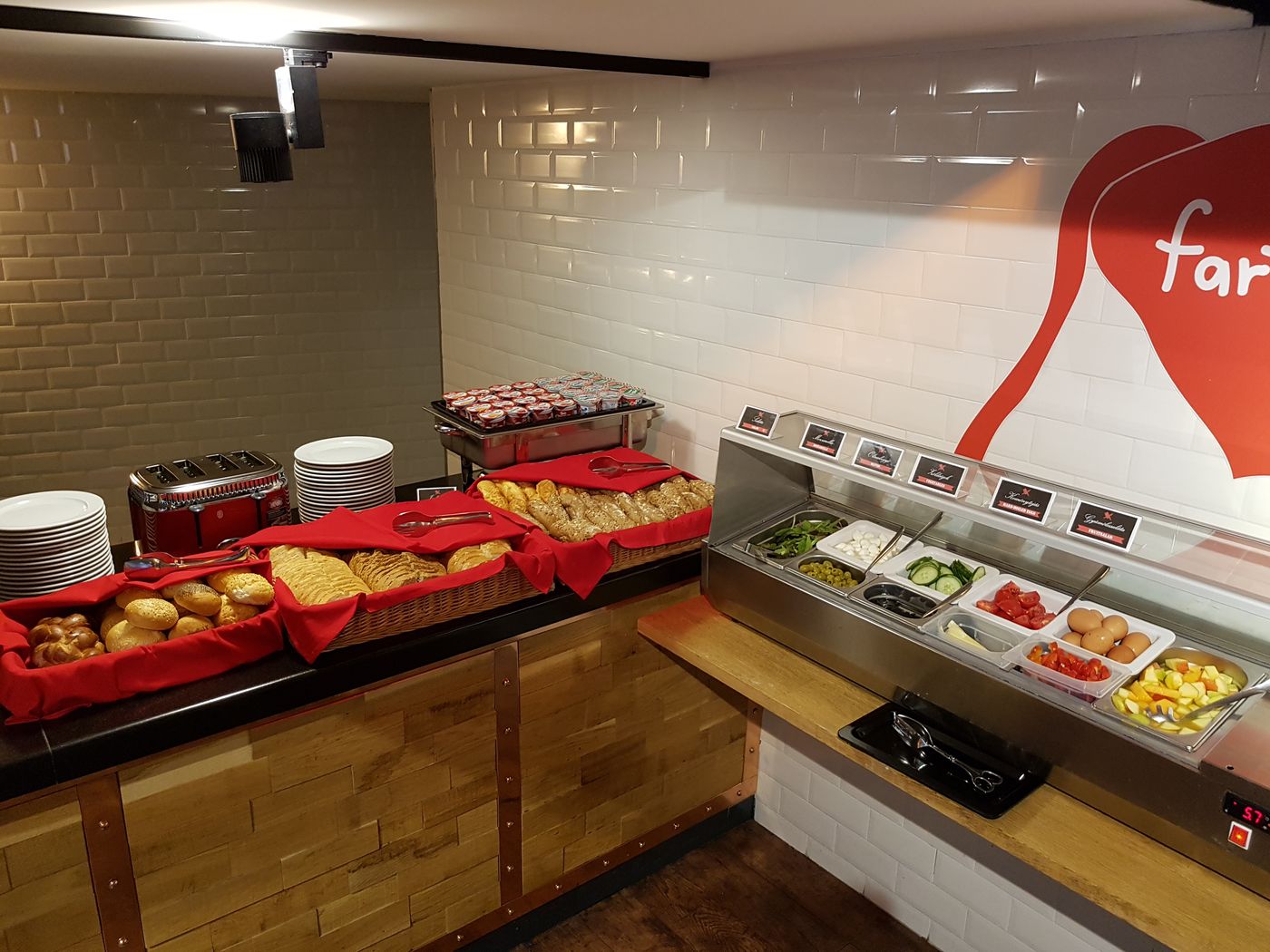 Hotel-Erzsebet-City-Center-Restaurant-31