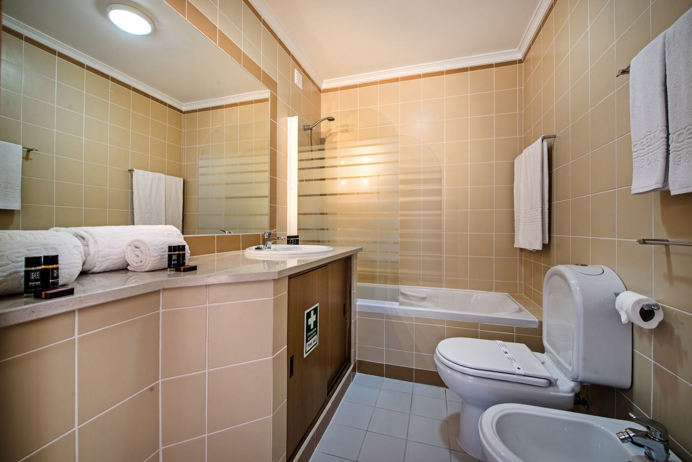 Jardim-da-Meia-Praia-Room-41