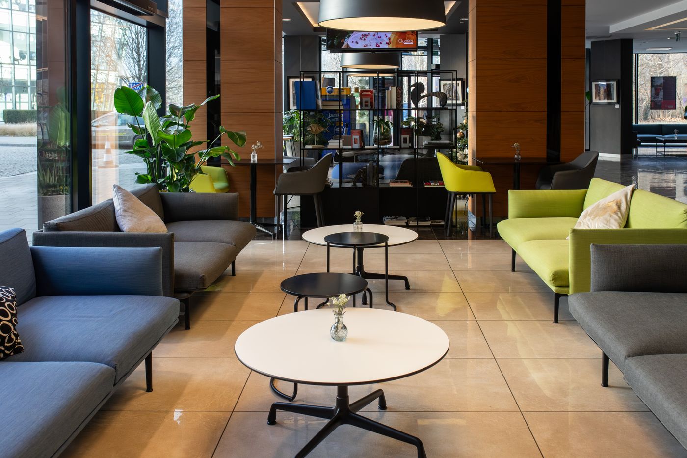 Q-Hotel-Plus-Krakow-Lobby-14