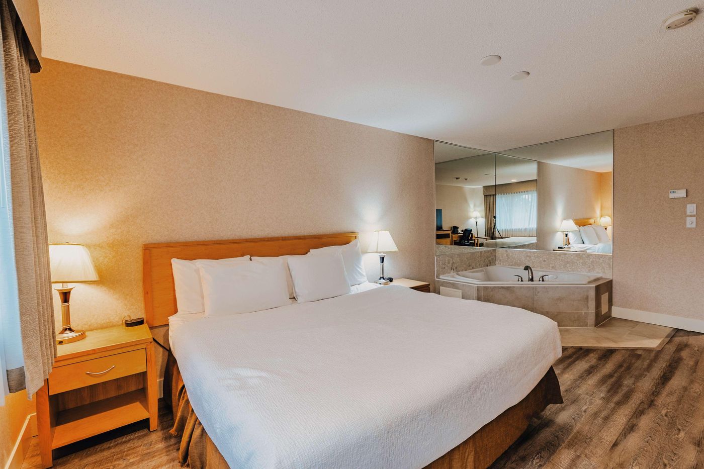 SureStay-Plus-Hotel-by-Best-Western-Coquitlam-Room-28
