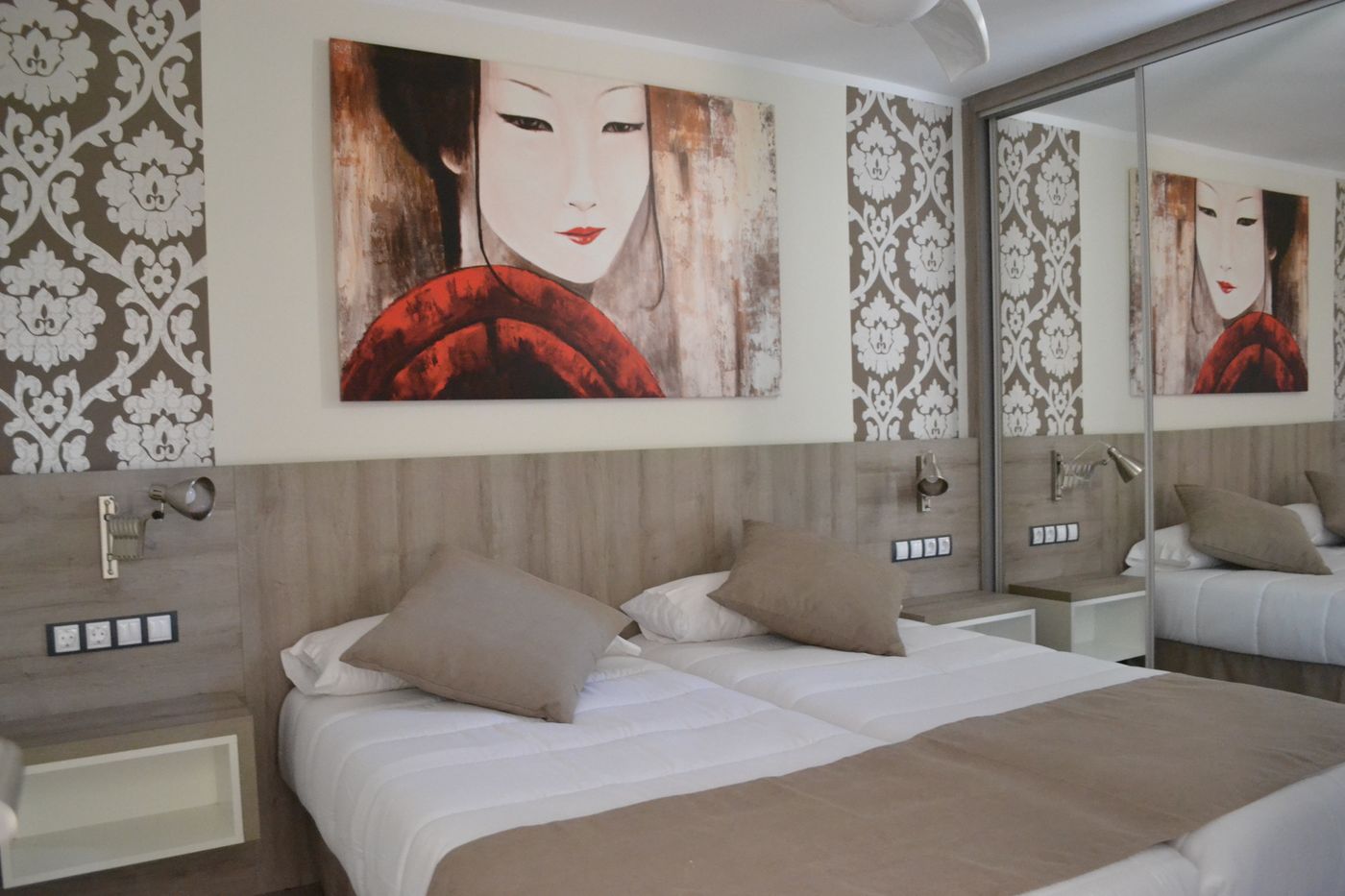 Parque-de-las-Americas-Room-21