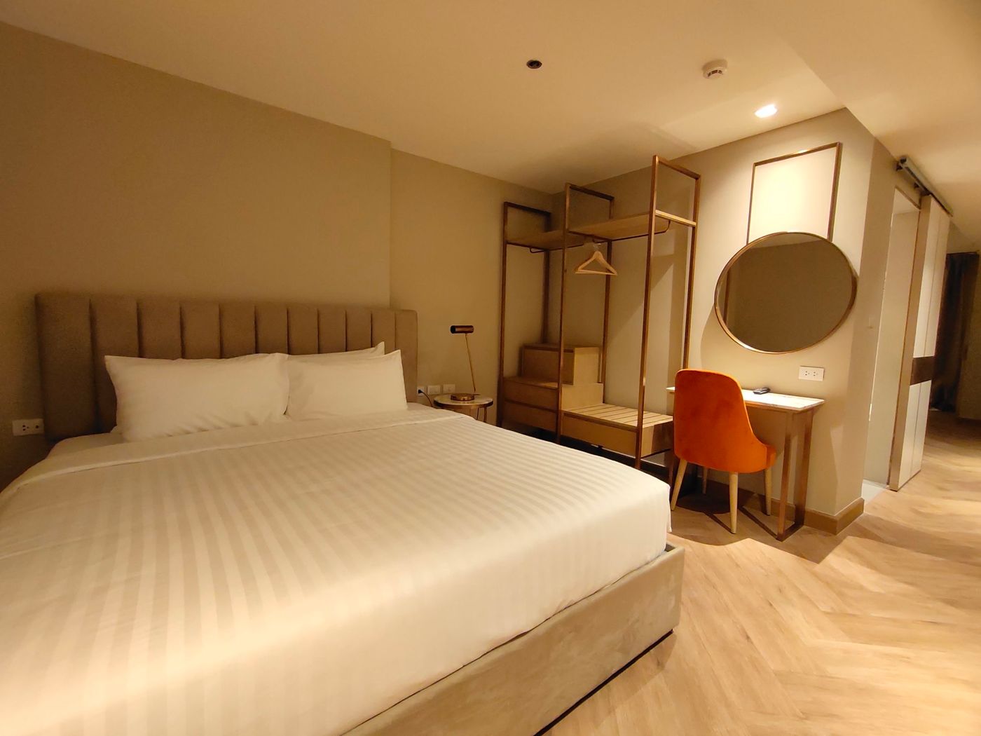 Away-Bangkok-Riverside-Kene-Room-34