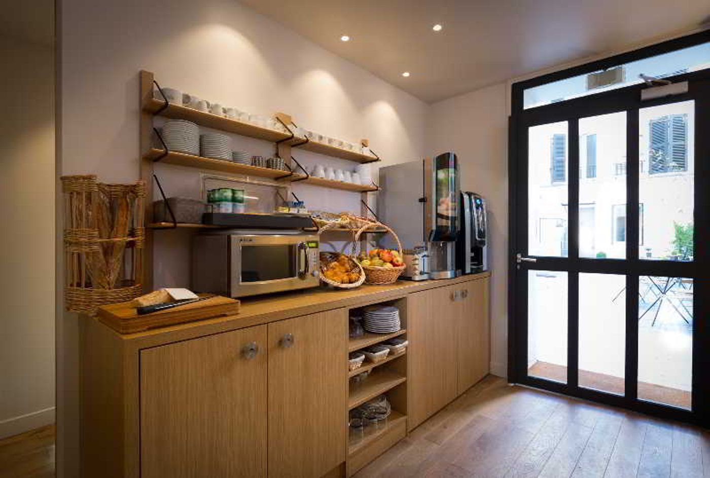 Mirabeau-Eiffel-Restaurant-9