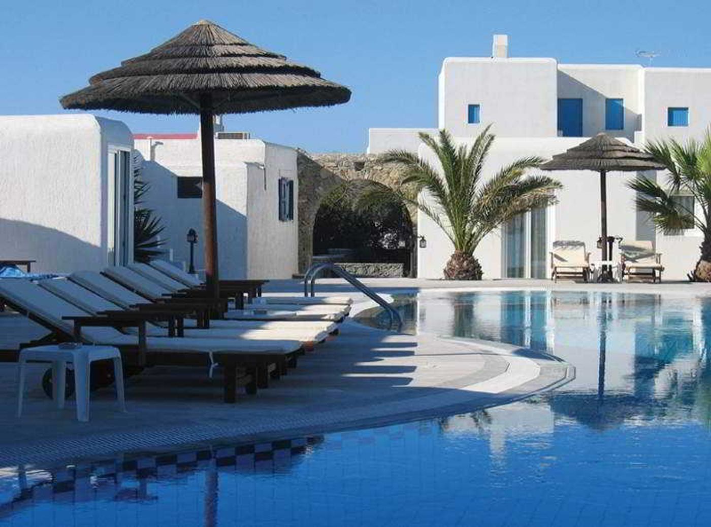 Giannoulaki-Aparthotel-Pool-6