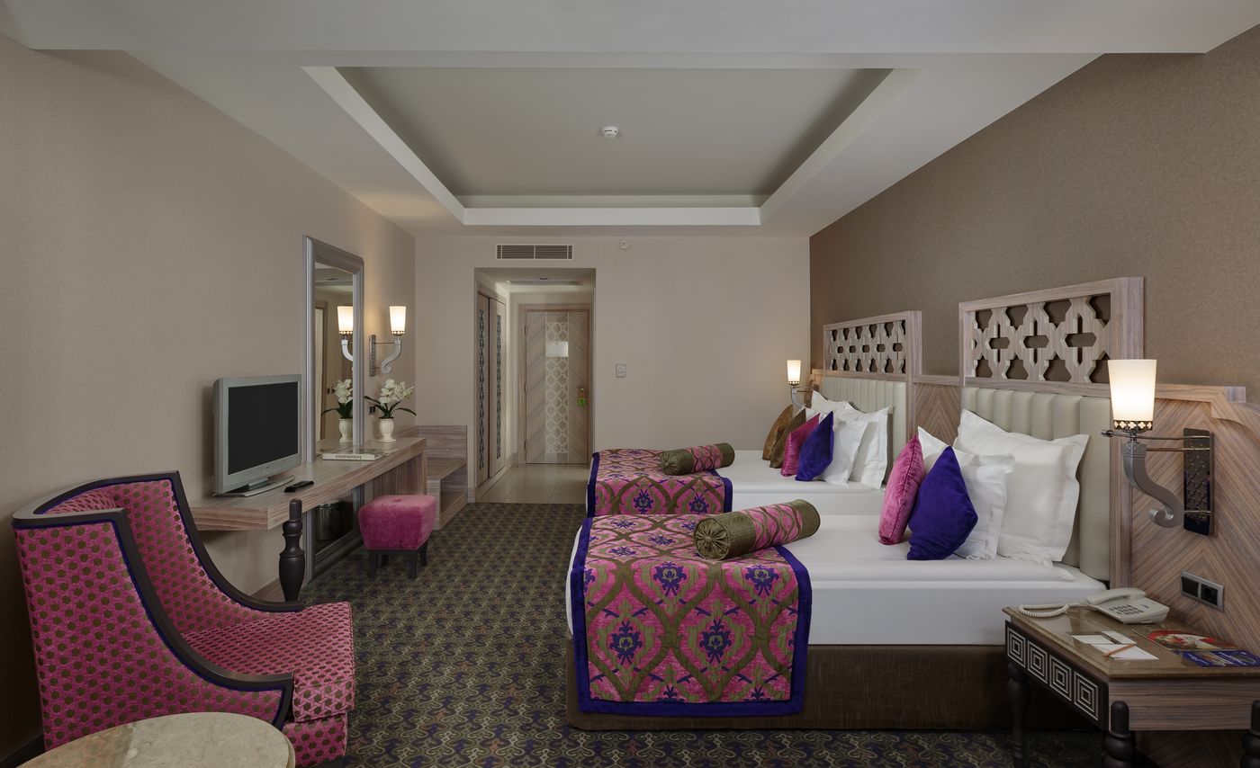 Royal-Alhambra-Palace-Room-23