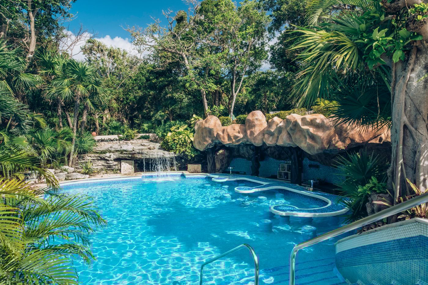 Iberostar-Waves-Tucan-Bar-5