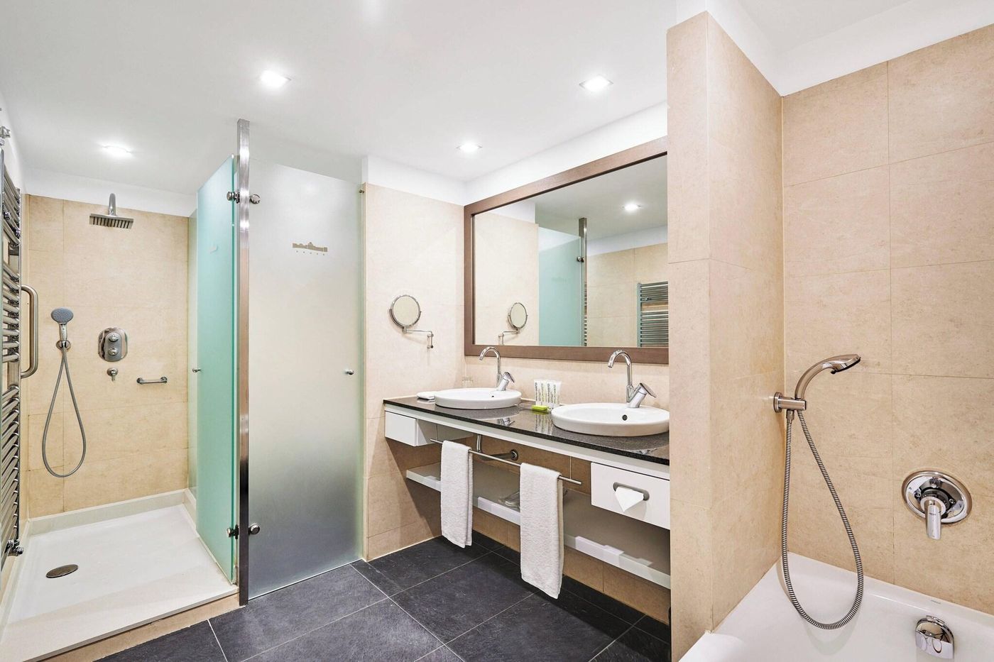 Le-Meridien-Ra-Beach-Hotel---Spa-Room-42