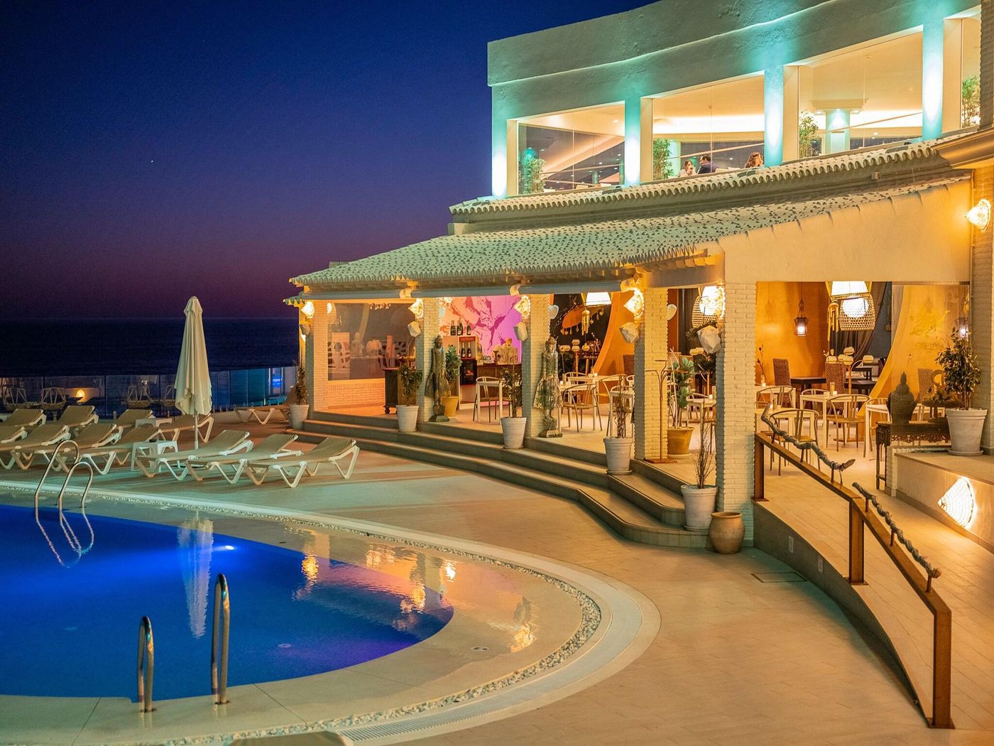 Onhotels-Ocean-Front-Pool-7