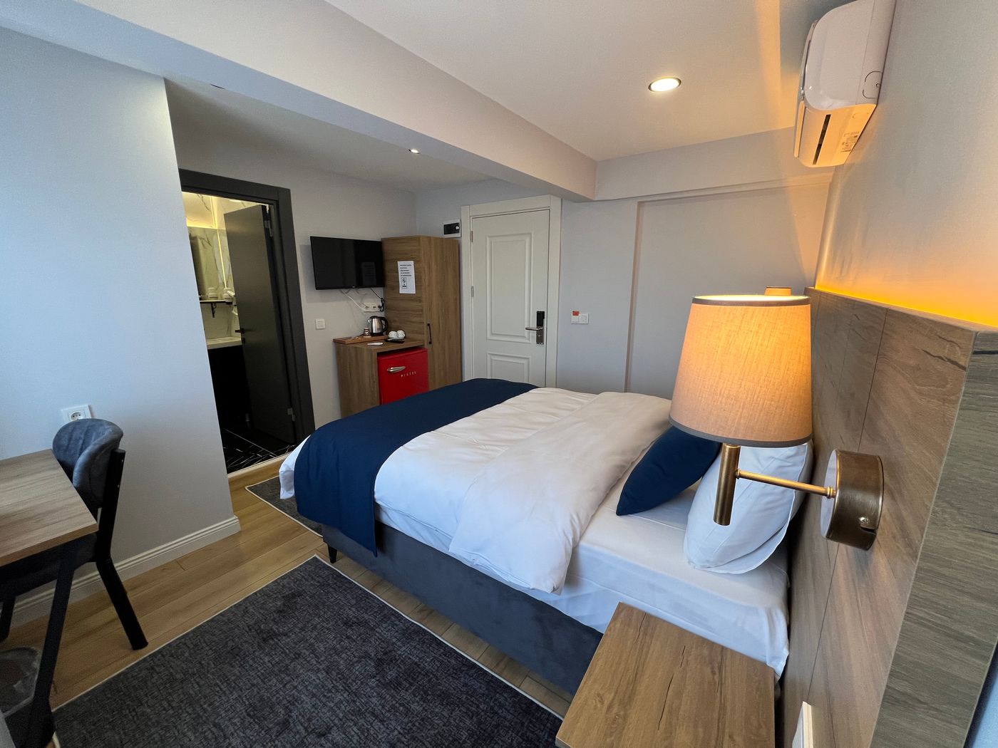 Blue-Suite-Otel-Room-8