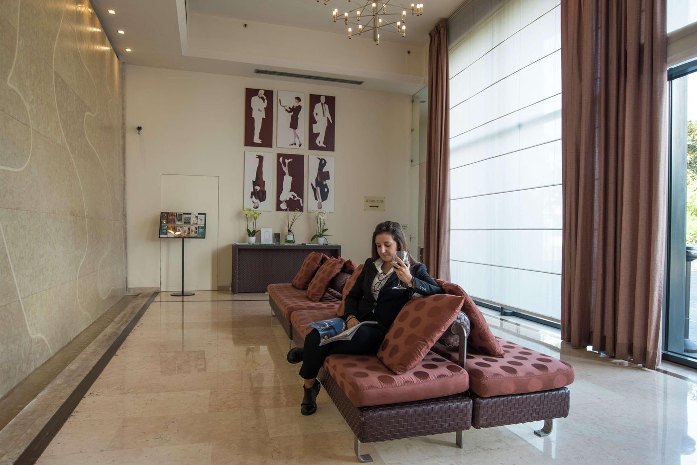 DoubleTree-by-Hilton-Florence-Metropole-Lobby-19