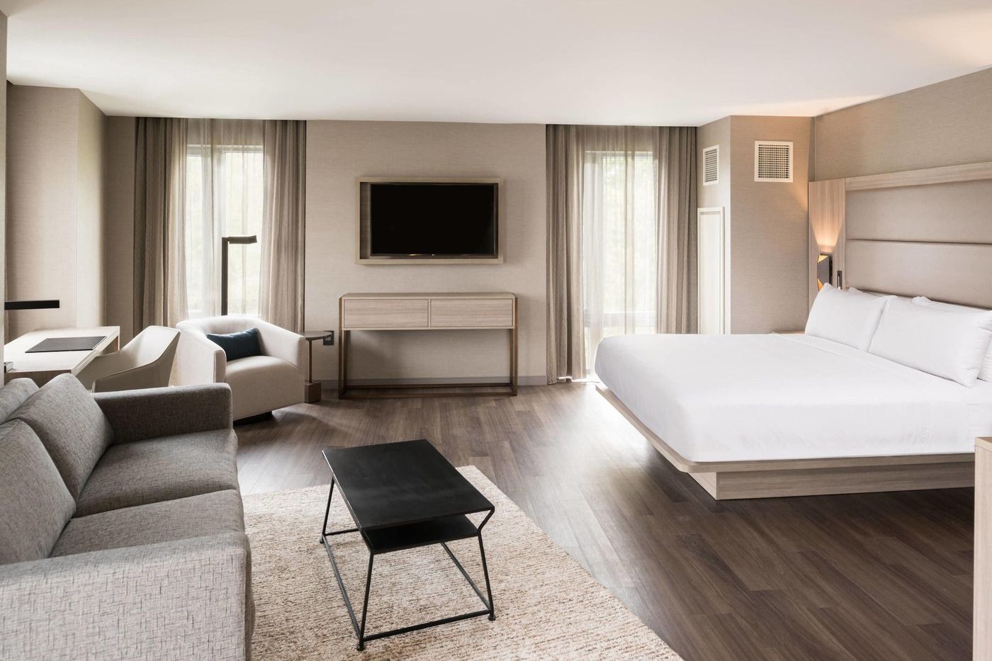 Ac-Hotel-By-Marriott-Boston-Cleveland-Circle-Room-23