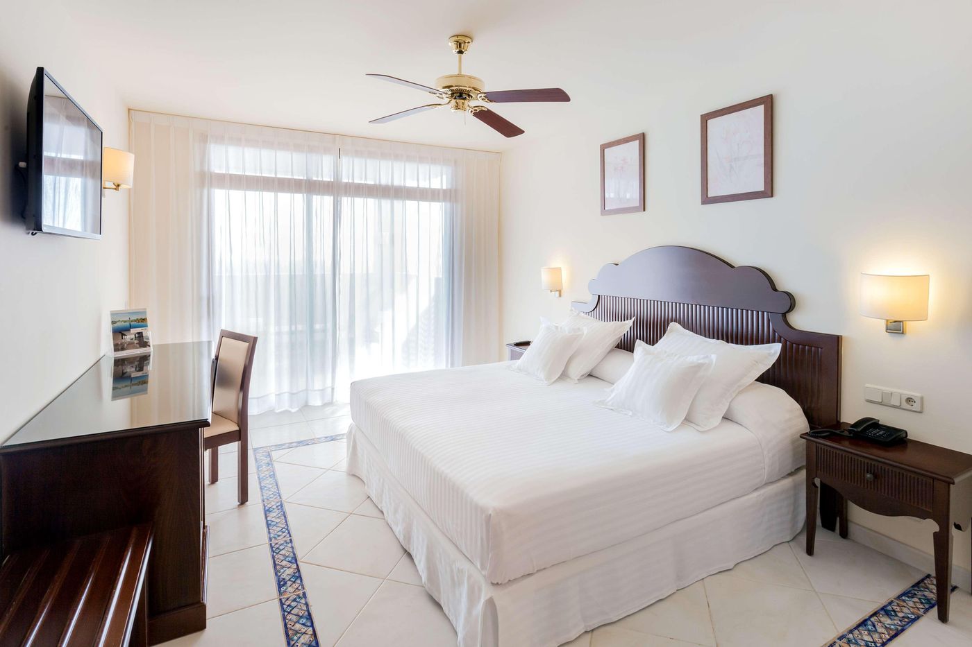 Occidental-Jand----a-Royal-Level-Room-31