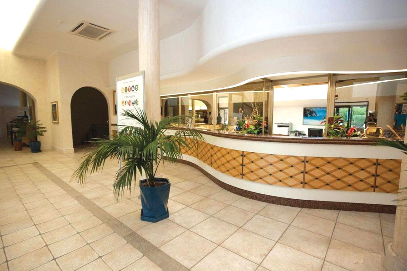 Club-Esse-Palmasera-Resort-Lobby-18