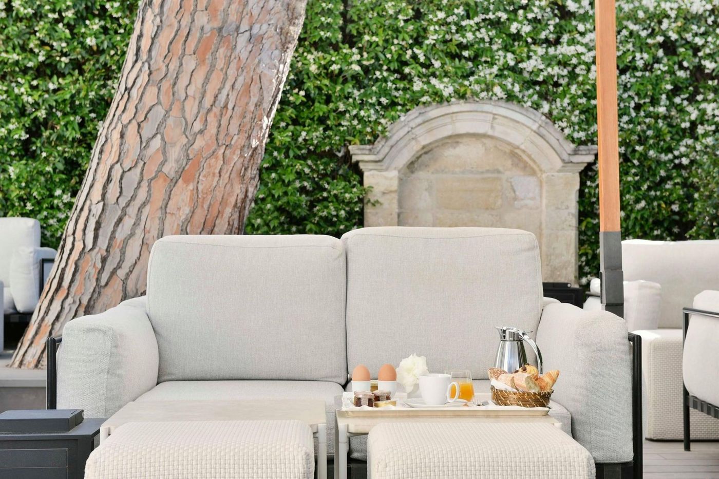 White 1921 Saint-Tropez-France-Saint-Tropez-Restaurant-2